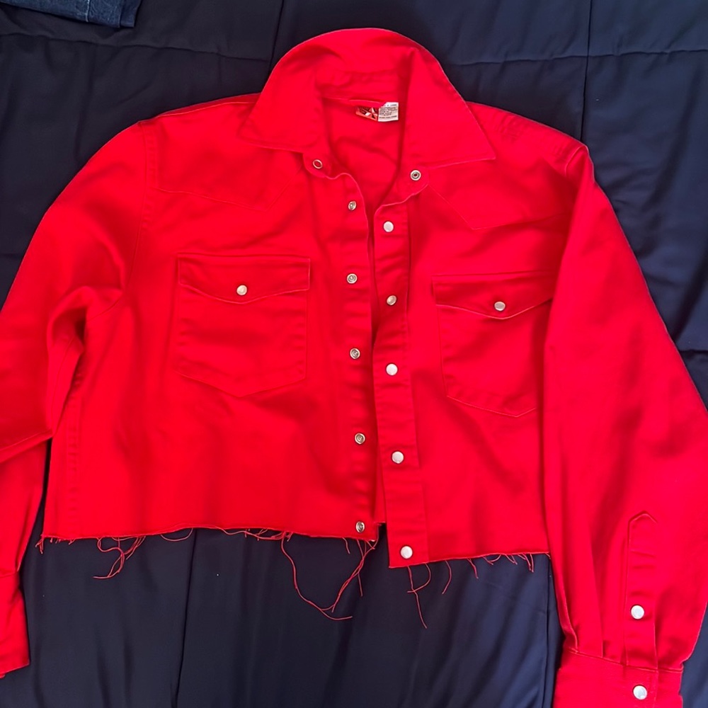 Cropped red shirt barely worn
